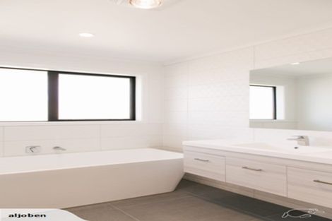 Photo of property in 12 Lewis Way, Cambridge, 3434