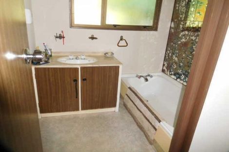 Photo of property in 7 Lindaver Grove, Merrilands, New Plymouth, 4312