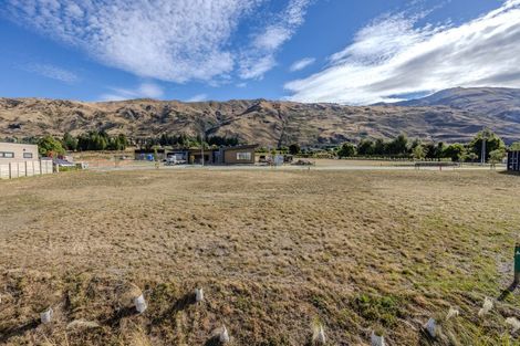 Photo of property in 7 Stoneleigh Drive, Wanaka, 9305