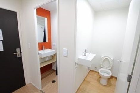 Photo of property in Empire Apartments, 1520/21 Whitaker Place, Grafton, Auckland, 1010