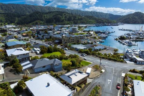 Photo of property in 34 Waikawa Road, Picton, 7220