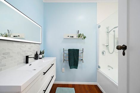 Photo of property in 39 Tuatoru Street, Eastbourne, Lower Hutt, 5013