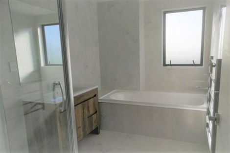 Photo of property in 14 Seafarer Crescent, Stanmore Bay, Whangaparaoa, 0932