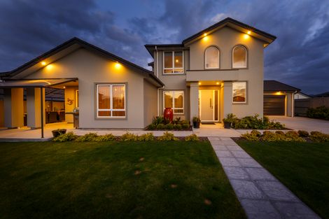 Photo of property in 124 Johnstone Drive, Fitzherbert, Palmerston North, 4410