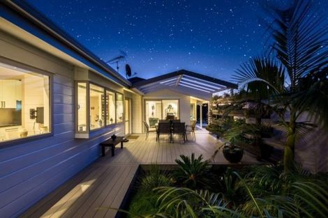 Photo of property in 11 Valerie Crescent, Okura, Albany, 0792