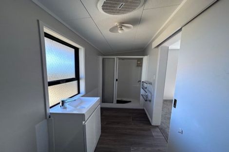 Photo of property in 121 Athena Drive, Totara Vale, Auckland, 0629