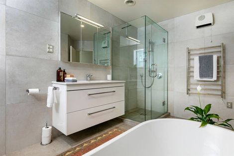 Photo of property in 2/5a Galaxy Drive, Mairangi Bay, Auckland, 0630