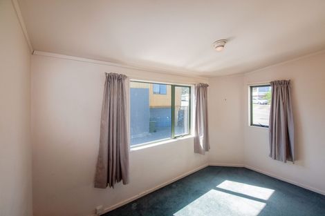 Photo of property in 84a Stewart Drive, Newlands, Wellington, 6037