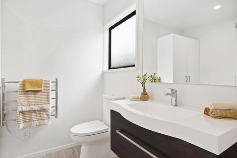 Photo of property in 2/88 Lauderdale Road, Birkdale, Auckland, 0626