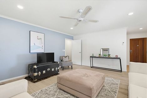 Photo of property in 79 Riverton Drive, Randwick Park, Auckland, 2105