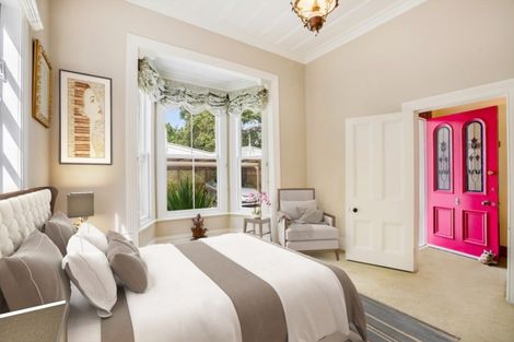 Photo of property in 36 Queen Street, Northcote Point, Auckland, 0627