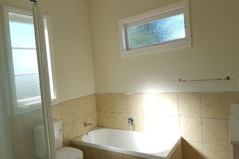 Photo of property in 2/4 Northcote Road, Takapuna, Auckland, 0622