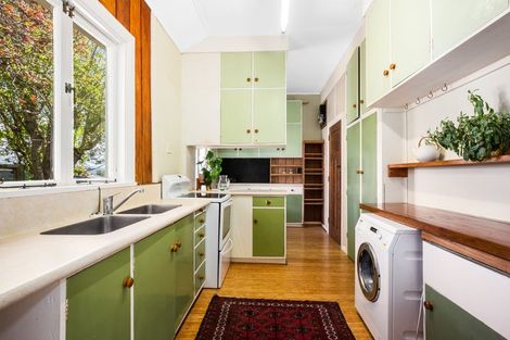 Photo of property in 24 Mahoe Street, Eastbourne, Lower Hutt, 5013