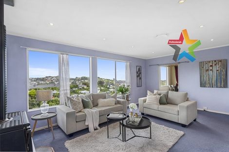 Photo of property in 18 Salford Street, Newlands, Wellington, 6037