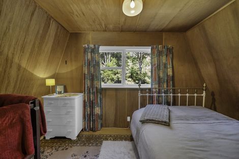 Photo of property in 37 Lake View Terrace, Moana, 7875