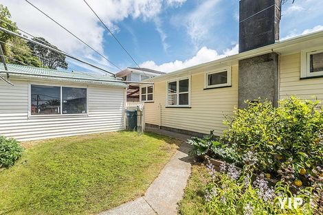 Photo of property in 5 Catherine Crescent, Paparangi, Wellington, 6037