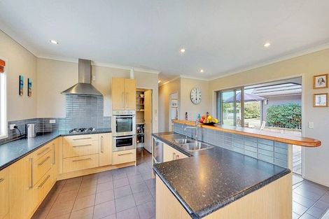 Photo of property in 63 Loch Views Road, Acacia Bay, Taupo, 3385
