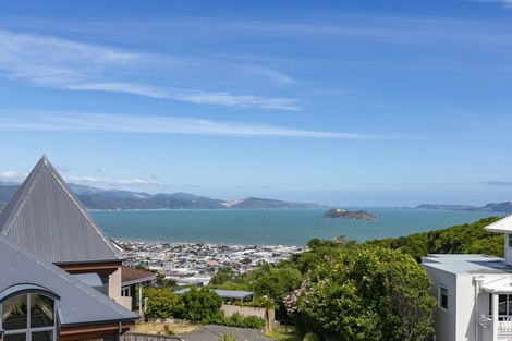 Photo of property in 19 George Gee Drive, Korokoro, Lower Hutt, 5012