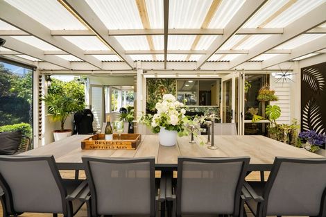 Photo of property in 22 Awanui Street, Merrilands, New Plymouth, 4312