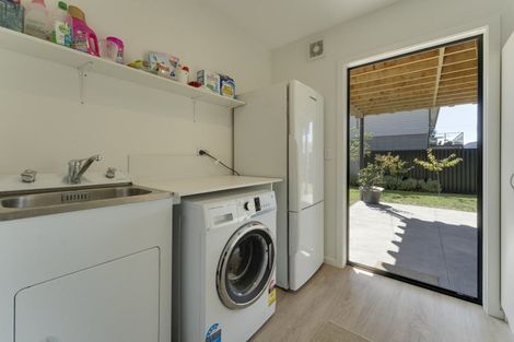 Photo of property in 33 Stratford Drive, Mount Pisa, Cromwell, 9383