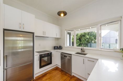 Photo of property in 4 Napier Road, Terrace End, Palmerston North, 4410