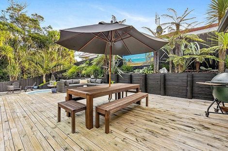 Photo of property in 13 Berkshire Terrace, Massey, Auckland, 0614