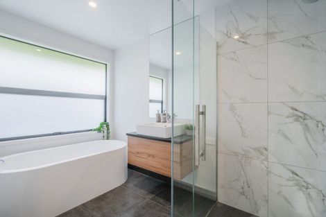 Photo of property in 10 Topping Place, Whitianga, 3510