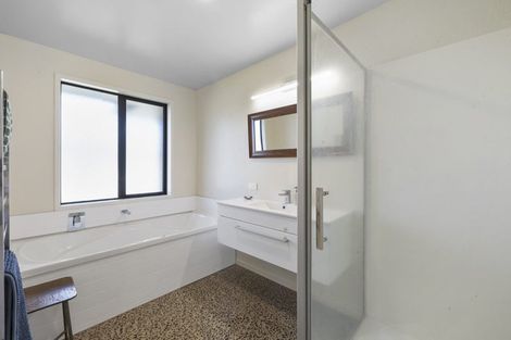 Photo of property in 533 Manutahi Road, Lepperton, New Plymouth, 4373