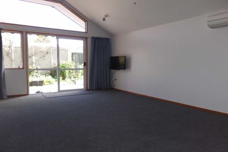 Photo of property in 2/93 Aikmans Road, Merivale, Christchurch, 8014