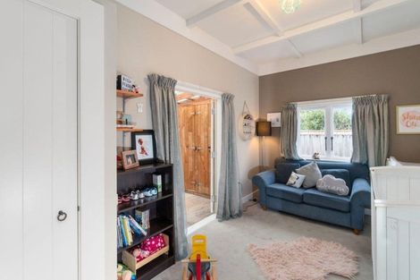 Photo of property in 2/10 Totara Road, Te Atatu Peninsula, Auckland, 0610