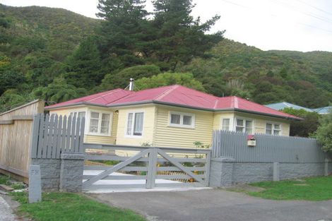 Photo of property in 21 Sunny Grove, Wainuiomata, Lower Hutt, 5014