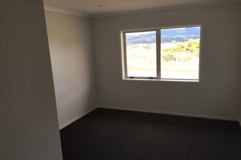 Photo of property in 4 Cory Jane Grove, Riverstone Terraces, Upper Hutt, 5018