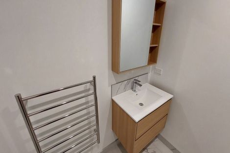 Photo of property in 8/21 Awaroa Road, Sunnyvale, Auckland, 0612