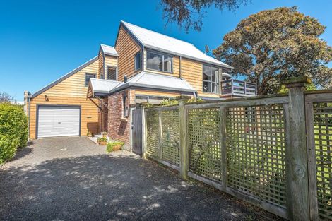 Photo of property in 21 Grey Street, College Estate, Whanganui, 4500