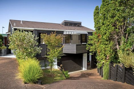 Photo of property in 19 Zita Avenue, Matakatia, Whangaparaoa, 0930