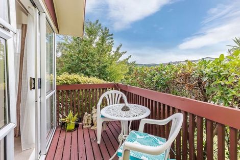 Photo of property in 1 Zande Terrace, Tawa, Wellington, 5028