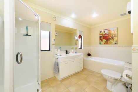 Photo of property in 11 La Lena Grove, Fitzherbert, Palmerston North, 4410