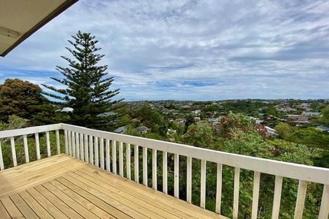 Photo of property in 2/122 Carlisle Road, Browns Bay, Auckland, 0632