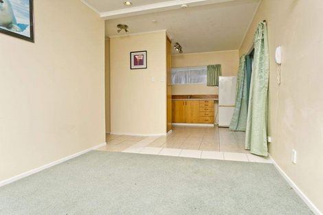 Photo of property in 121 Beach Haven Road, Beach Haven, Auckland, 0626