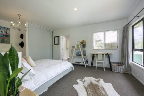 Photo of property in 24 Seaview Road, Piha, New Lynn, 0772