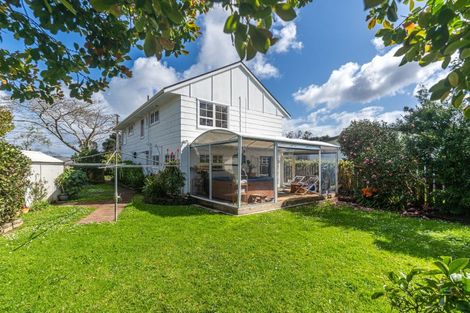 Photo of property in 15 Seaforth Avenue, Mangere Bridge, Auckland, 2022