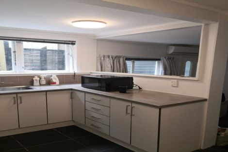 Photo of property in 6 Rixon Grove, Mount Victoria, Wellington, 6011