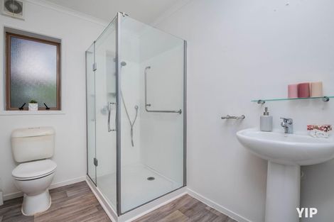 Photo of property in 37 Dress Circle, Newlands, Wellington, 6037