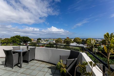 Photo of property in 85a Eliot Street, New Plymouth, 4310
