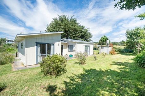 Photo of property in 10 Arthur Street, Waikawa Beach, Manakau, 5573