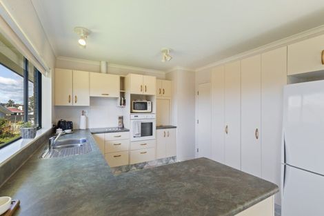 Photo of property in 2/16 Sandel Rise, Merrilands, New Plymouth, 4312