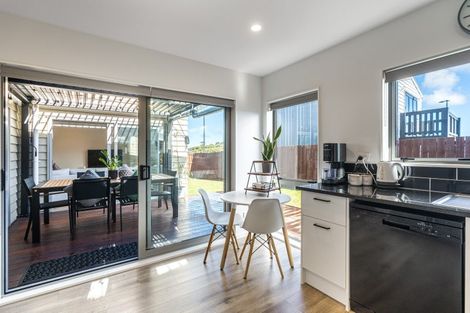 Photo of property in 14 Waikohi Avenue, Glenbrook, 2681