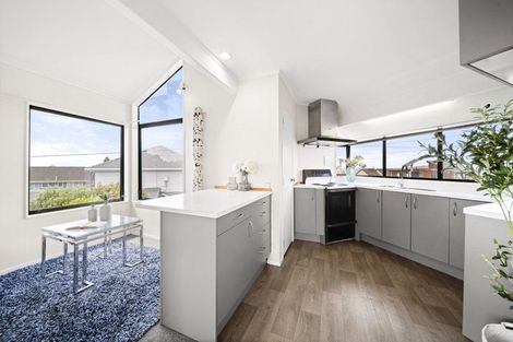 Photo of property in 1/56 Aberdeen Road, Campbells Bay, Auckland, 0620