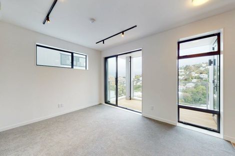 Photo of property in 4/67 Tiketike Way, Brooklyn, Wellington, 6021