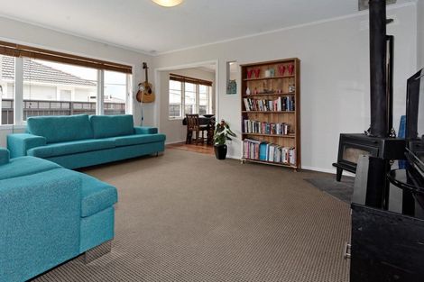 Photo of property in 7 Rixon Place, Te Atatu Peninsula, Auckland, 0610